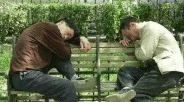 “亚洲蹲”火遍了全网，“中国睡”为何也难倒了外国人？
