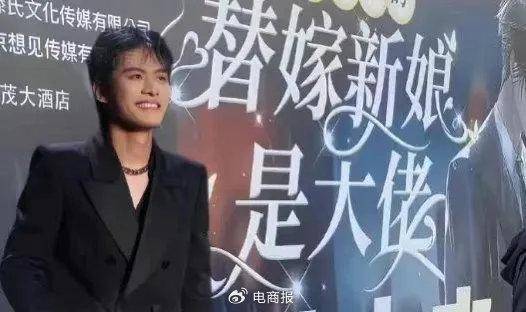 60 岁霸道总裁火遍全网，我妈的钱包被掏空了
